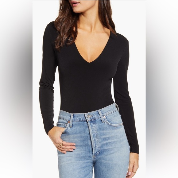 Leith
Deep V-Neck Long
Sleeve Bodysuit black - medium - Picture 1 of 7